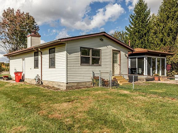 4th image of 4033 Mink St SW