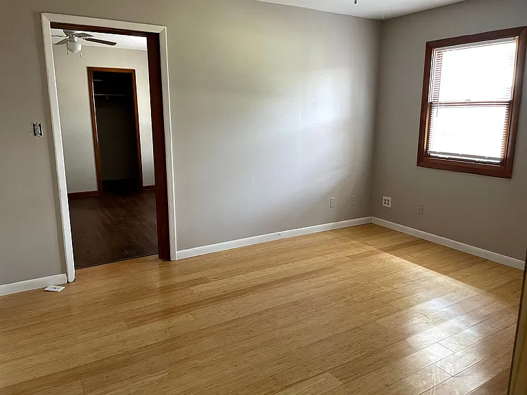120 E Avenue F — Photo 10