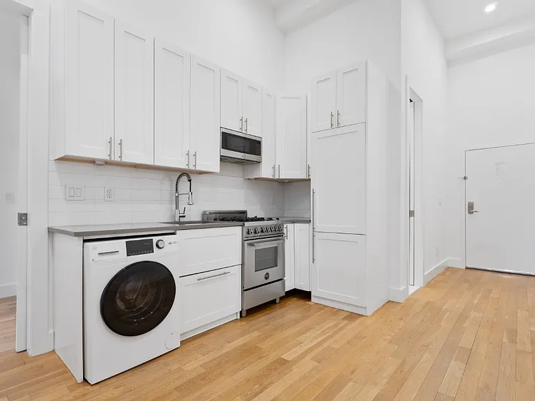 220 E 22nd St #6S — Photo 1