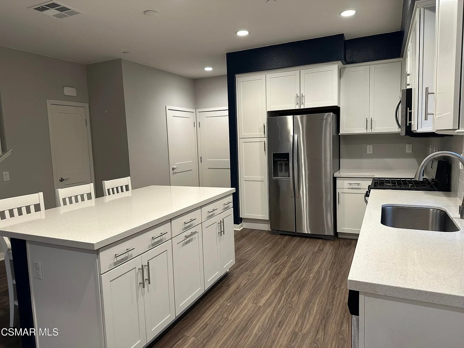 3 bed, 2.5 bath, 1663 sqft, $4,100 — Photo 4