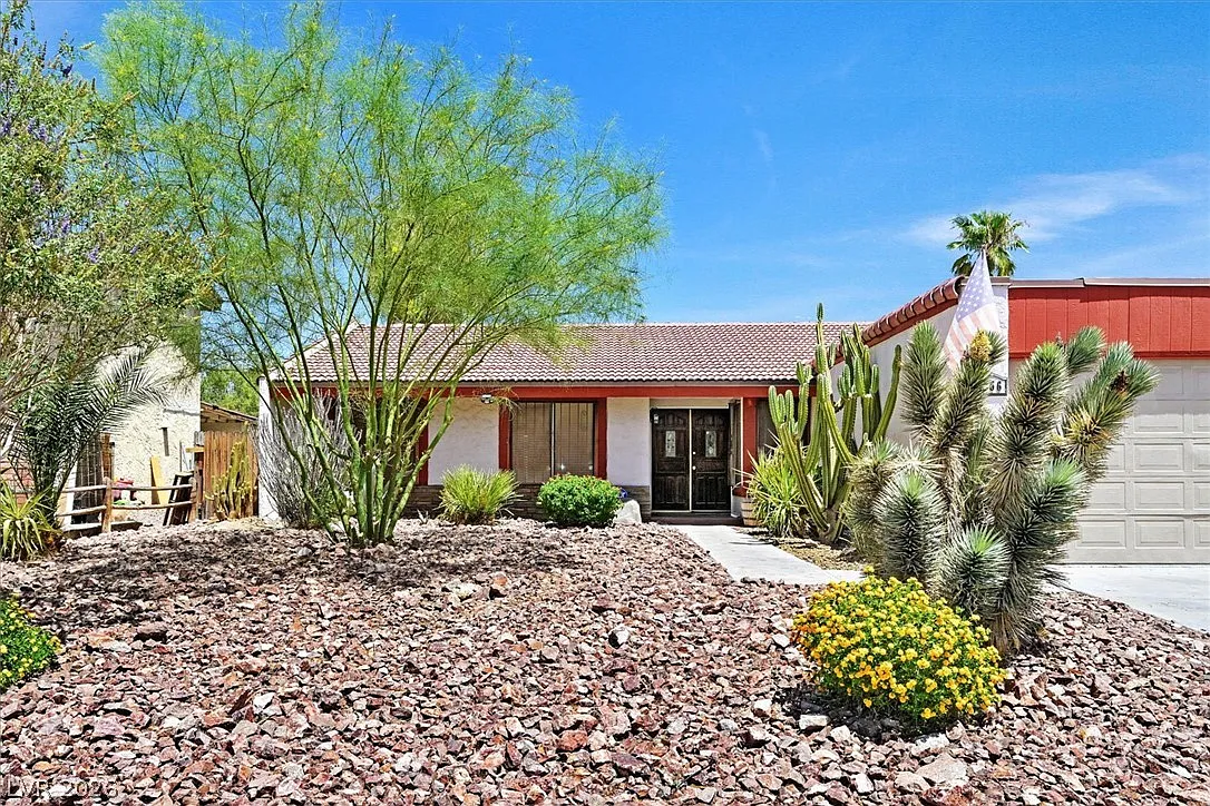 3 bed, 2.0 bath, 1606 sqft, $3,000 — Photo 1