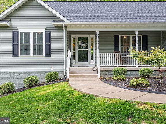 3rd image of 132 Pinehurst Dr