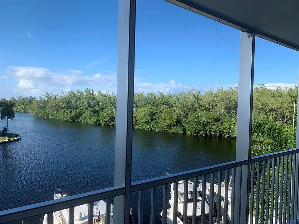 1523 E Hillsboro Blvd #838