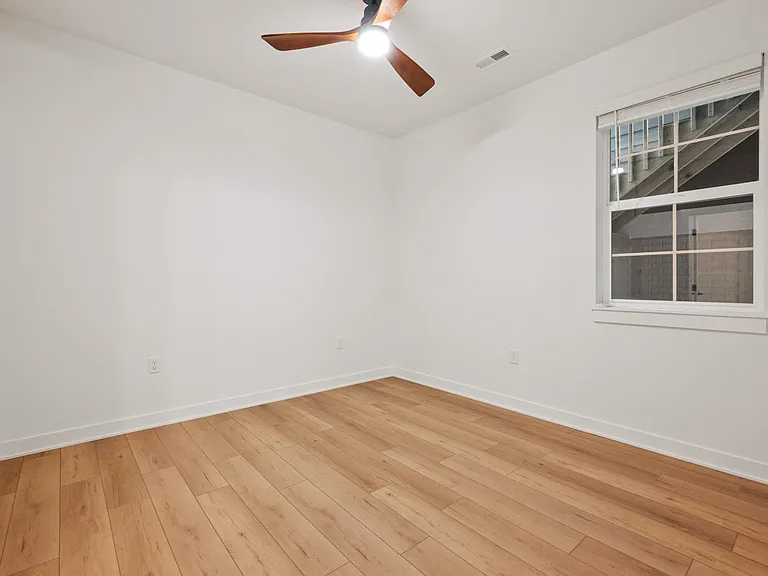 1135 SW 11th St — Photo 25