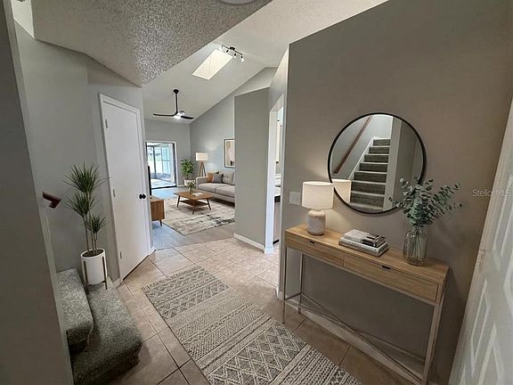 3rd image of 50 Lakepointe Cir