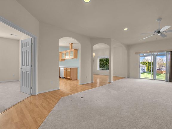 5th image of 114 Rosemary St