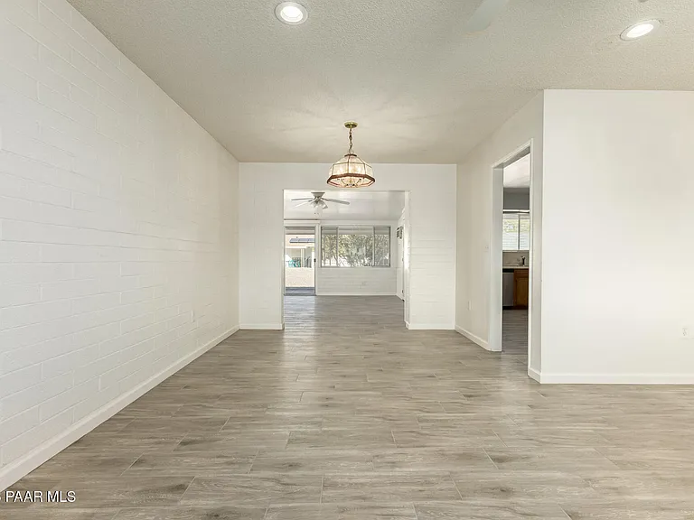 11014 W Cheryl Dr — Photo 8