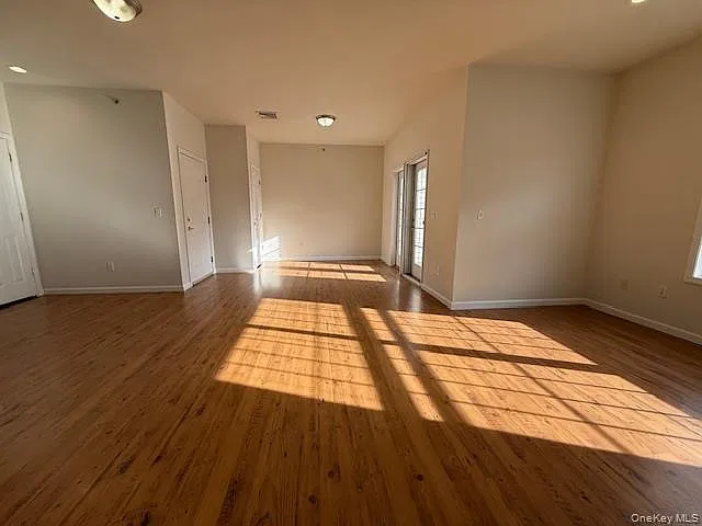 2 bed, 1.5 bath, 975 sqft, $2,700 — Photo 4