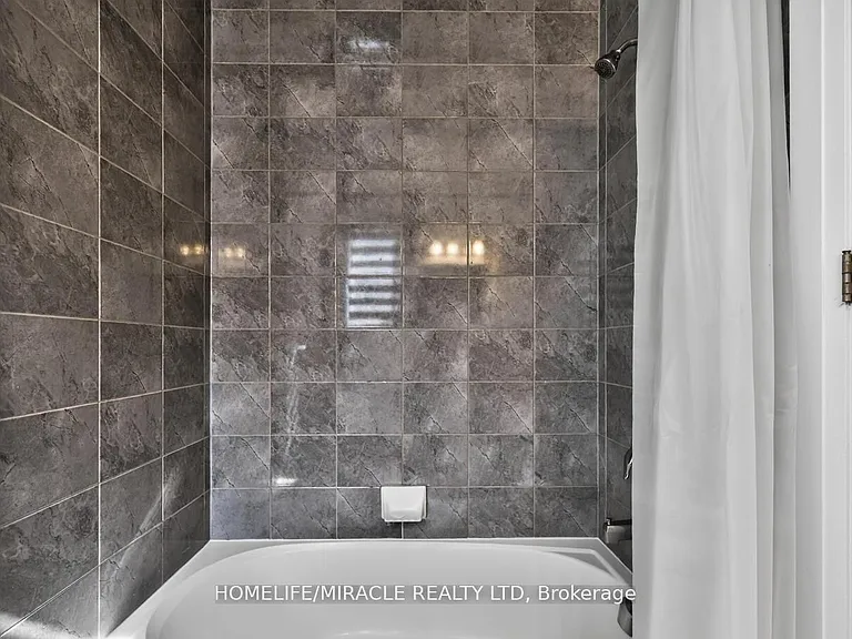 1032 Edinburgh Dr — Photo 41