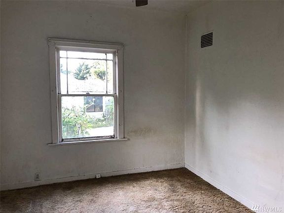 3rd image of 1324 Naval Ave