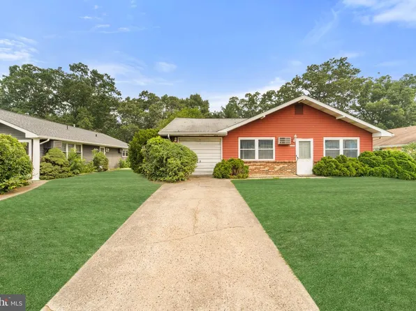 160 Elmtowne Blvd, Hammonton, NJ 08037