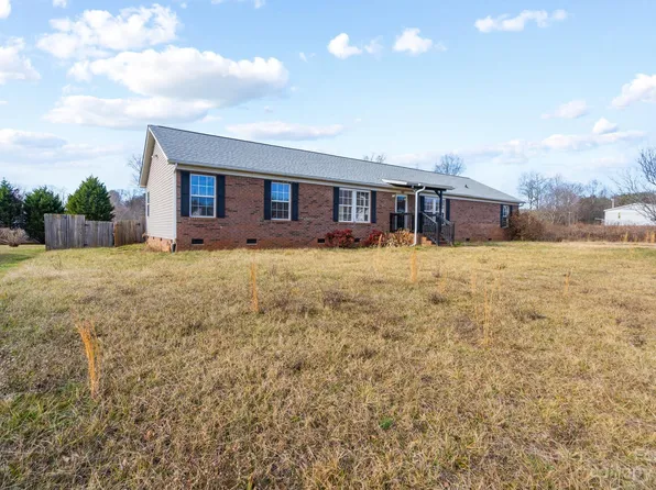 141 Titanium Dr, Statesville, NC 28625