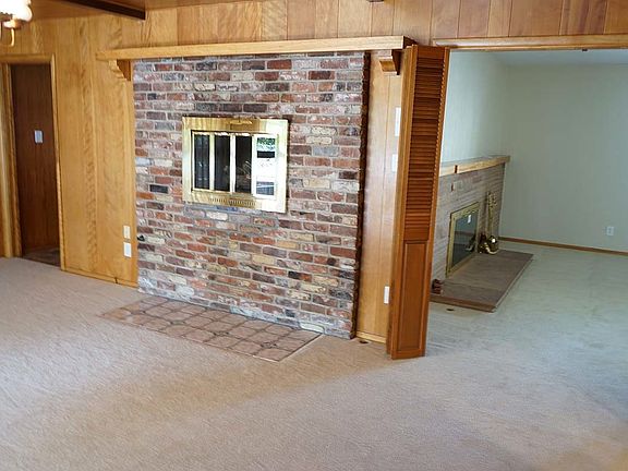 Second Gas Fireplace in Large Family Room