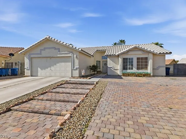 4251 Valley Royal Dr — Photo 1