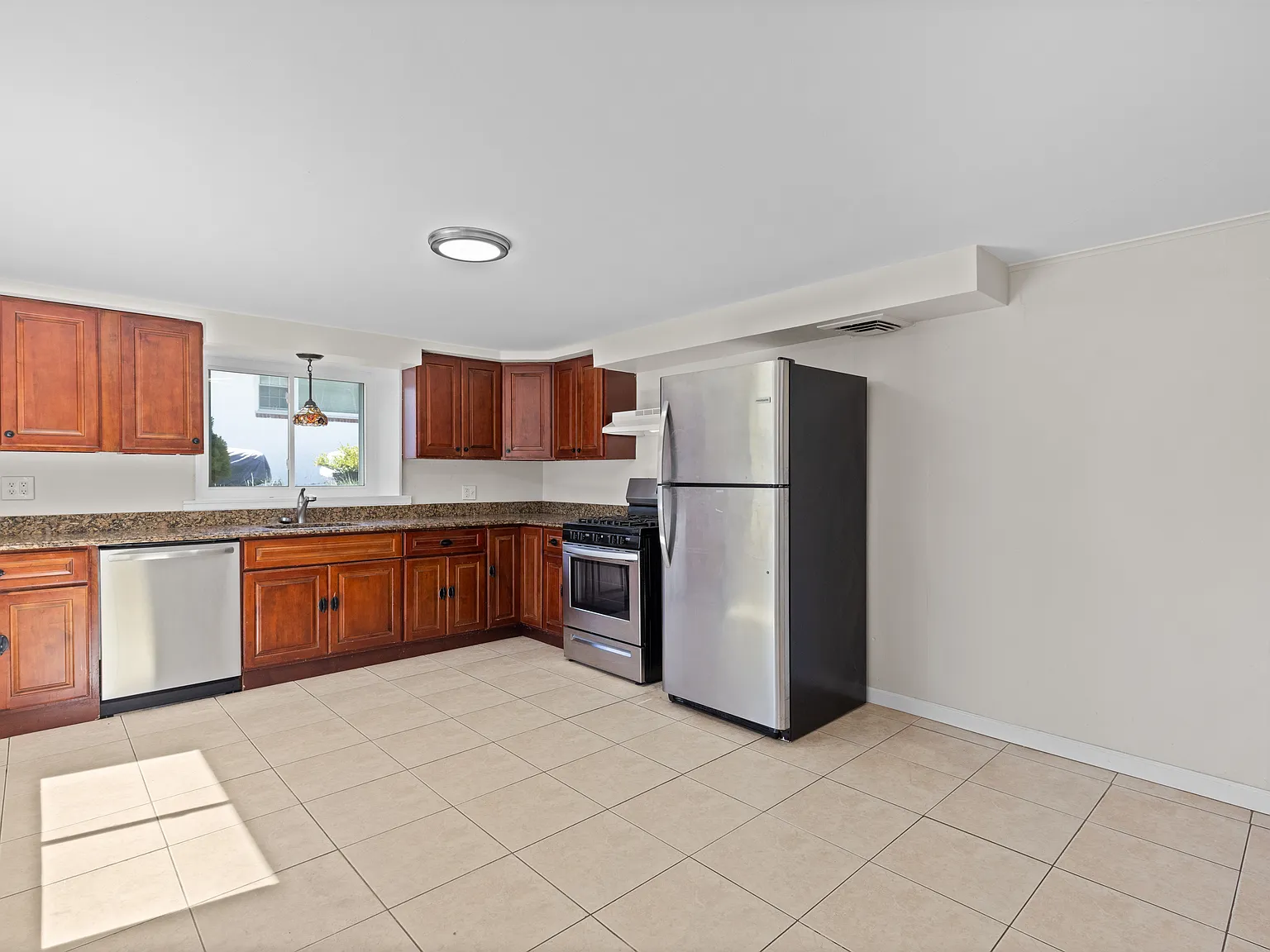 2 bed, $2,700 — Photo 3