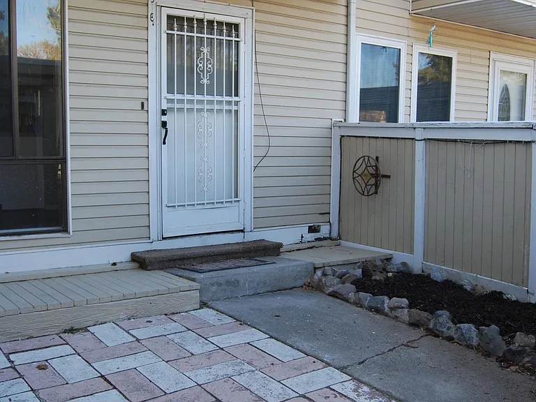 5271 S Gravenstein Park — Photo 2