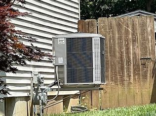 70 Holliday Rd, Springfield, IL 62702