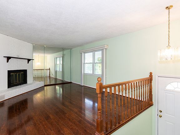 3rd image of 445 E Lincoln Ave