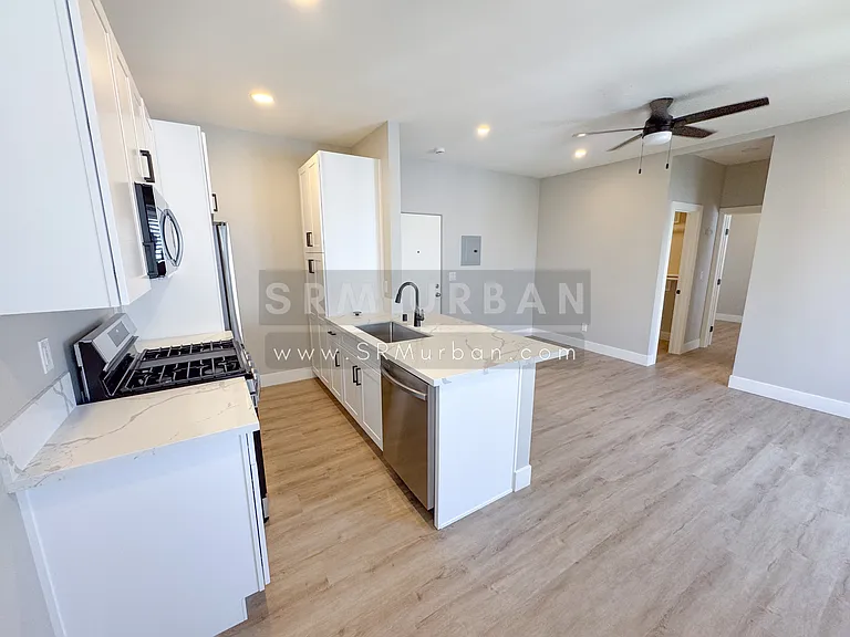 915 17th St #11 — Photo 9