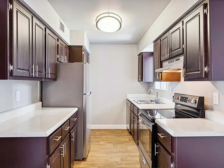 Sorrento Apartments — Photo 41