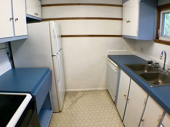 3rd image of 1805 Carr Ave
