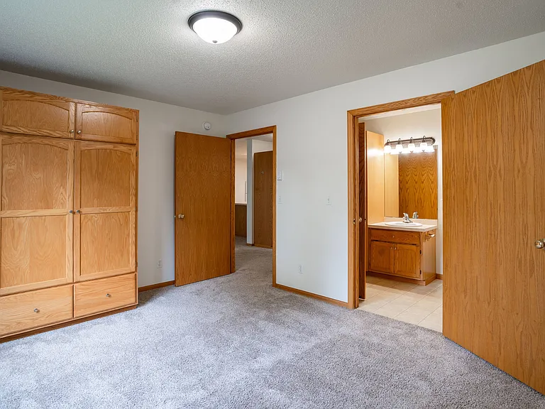 Fargo, ND Crown Court 2 Apartments | 21A | Bedroom