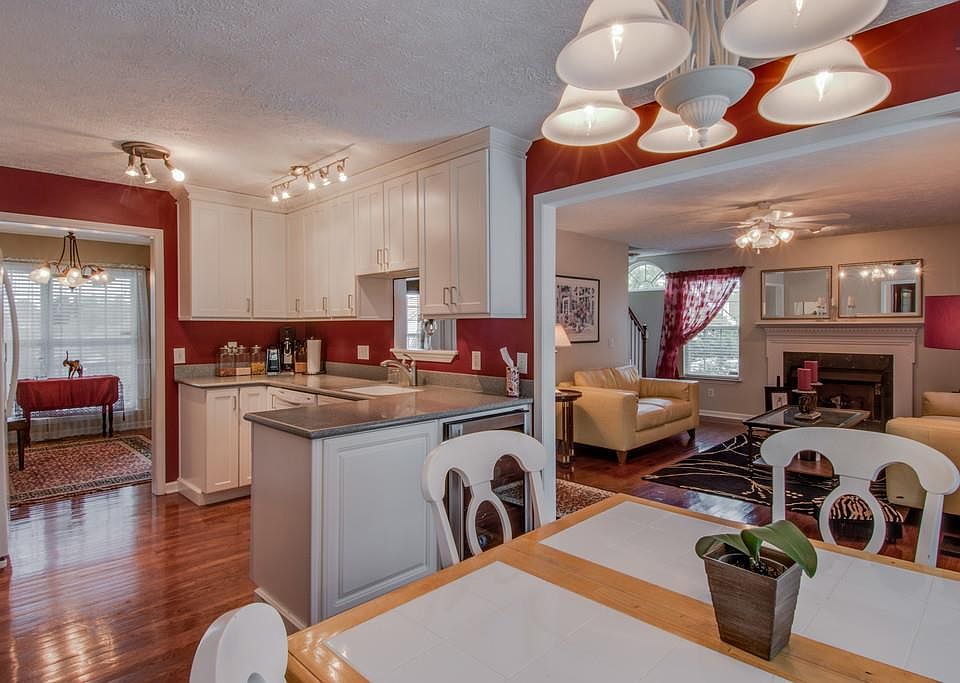 2nd image of 3525 Harborwood Cir