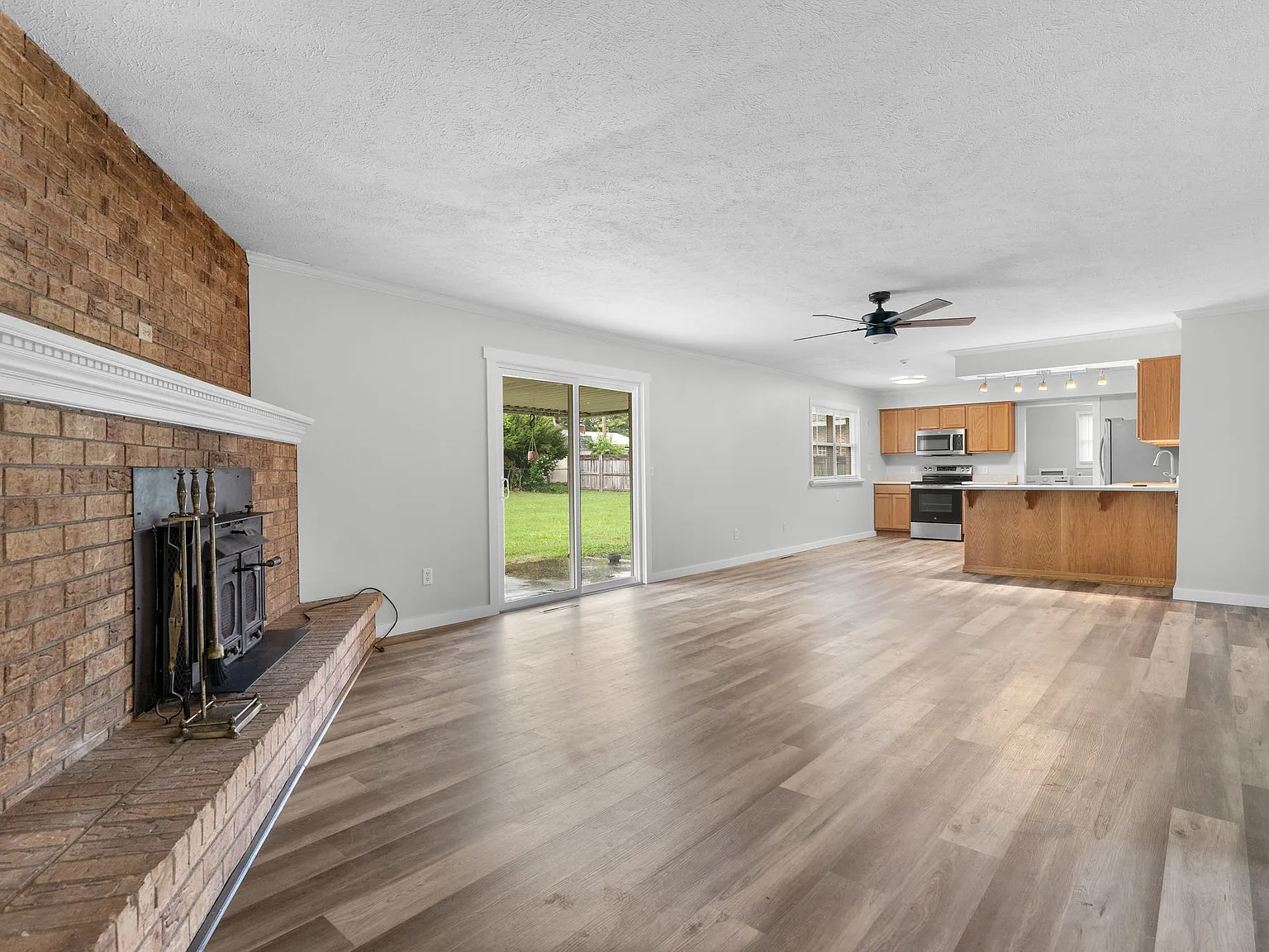 3 bed, 2.5 bath, 1695 sqft, $1,750 — Photo 1