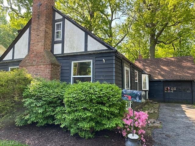 1st image of 33954 Glen Dr