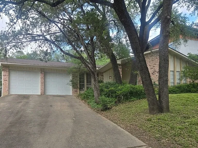 2314 Farnswood Cir — Photo 1