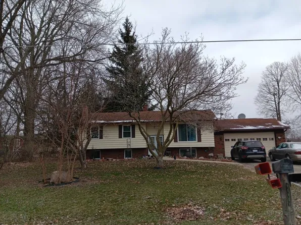 11955 Woodland Dr, Lennon, MI 48449