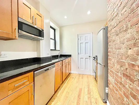 Rented by HOLTON REAL ESTATE INC. | media 1