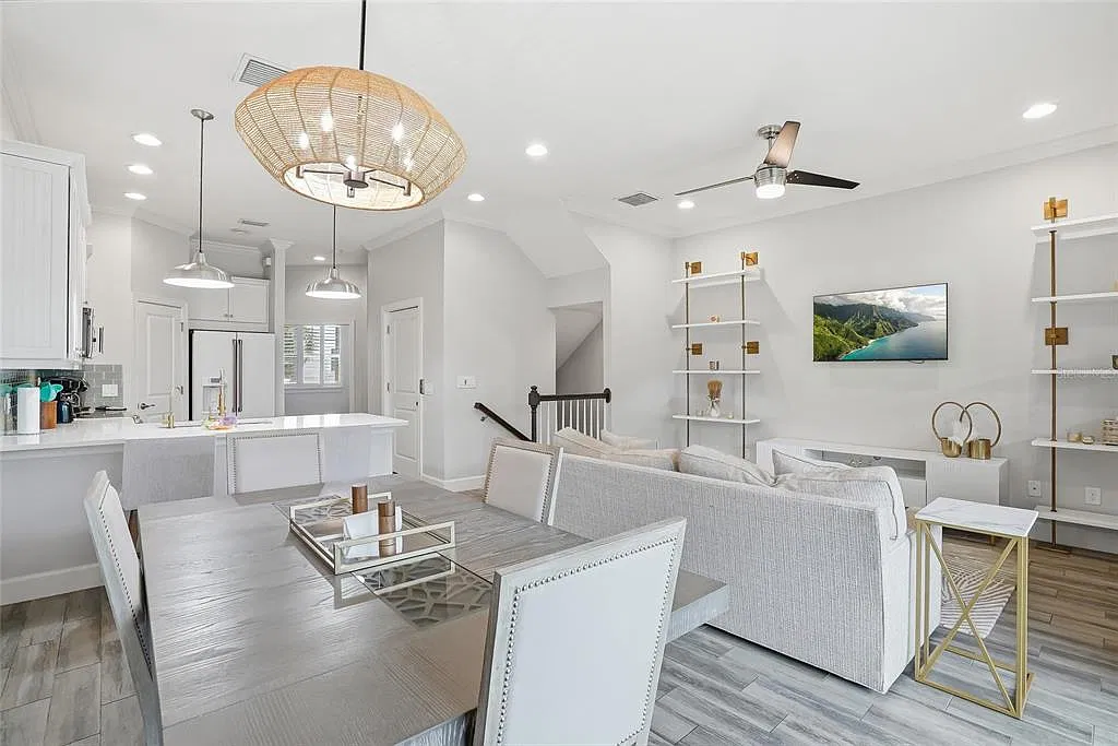 3 bed, 2.5 bath, 1920 sqft, $4,300 — Photo 4