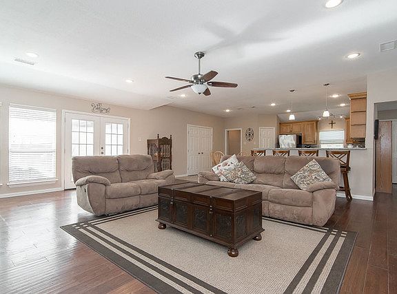 3rd image of 1802 Hanover Dr