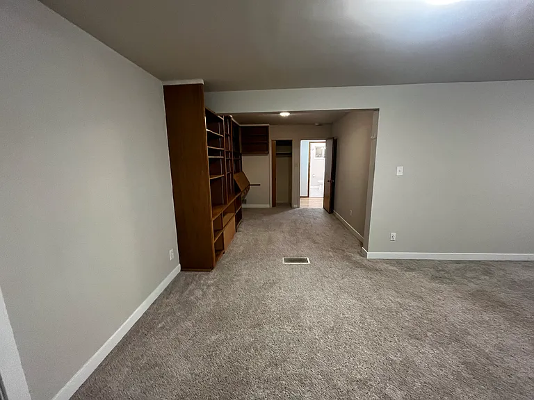 4895 Golden Ct — Photo 32