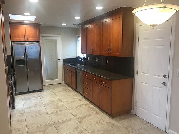 4th image of 1649 Hyacinth Ln
