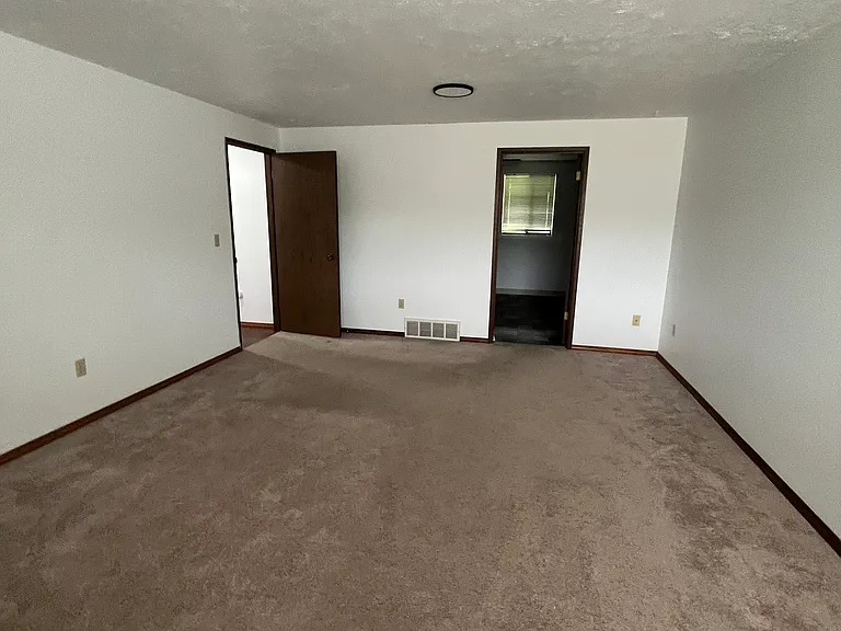 9711 N Indian Trail Rd — Photo 16