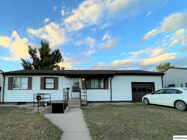 707 Reynolds St, Laramie, WY 82072