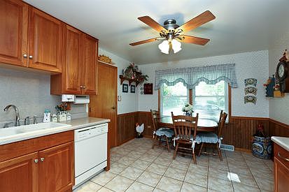 4th image of 19108 Wildwood Ave