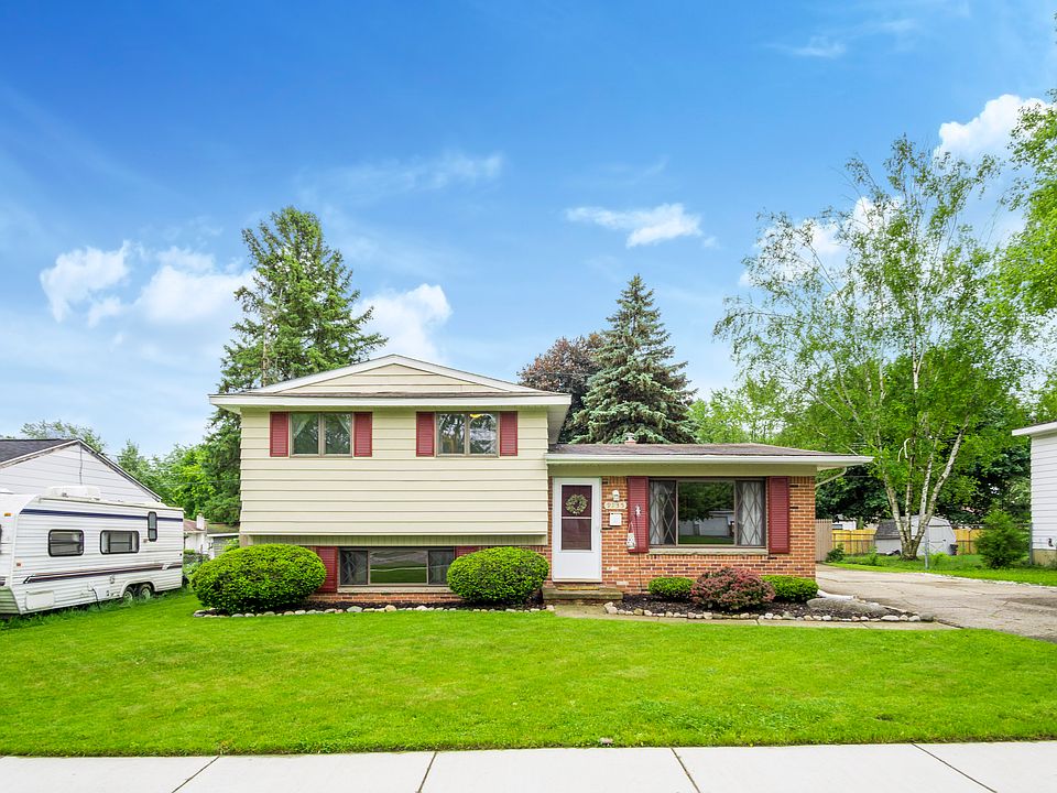 1st image of 9135 Chesterfield Dr