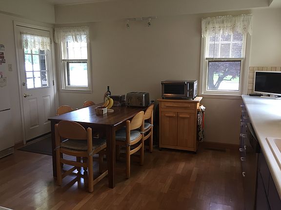 3rd image of 2500 Oakwood Ave NE