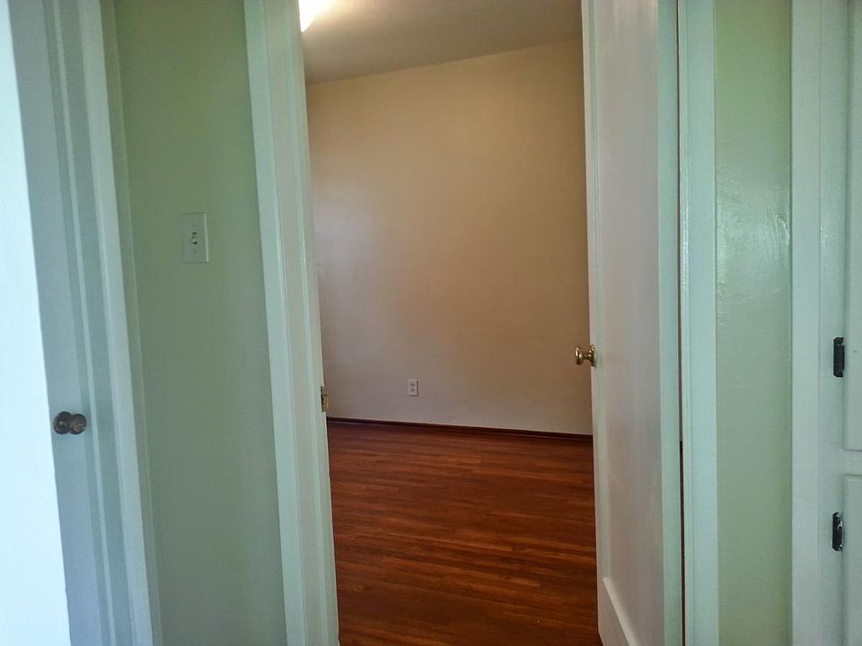 1st image of 185 4th Ave