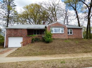 393 Tiffany St, Springfield, MA 01108