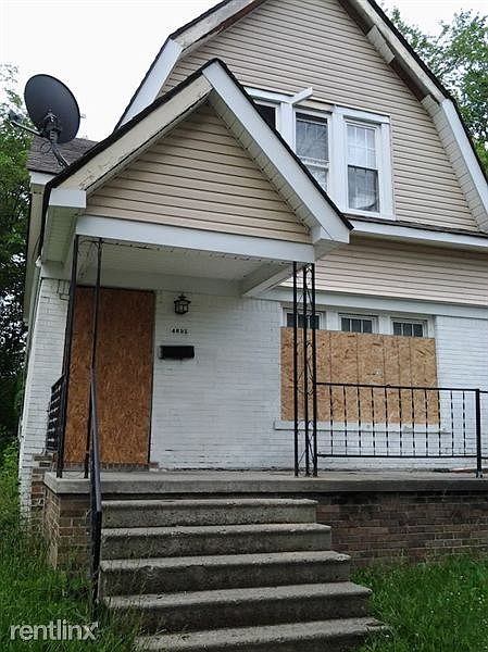 4635 Chatsworth