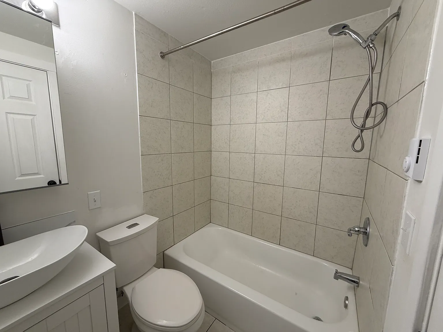2 bed, 672 sqft, $2,000 — Photo 3