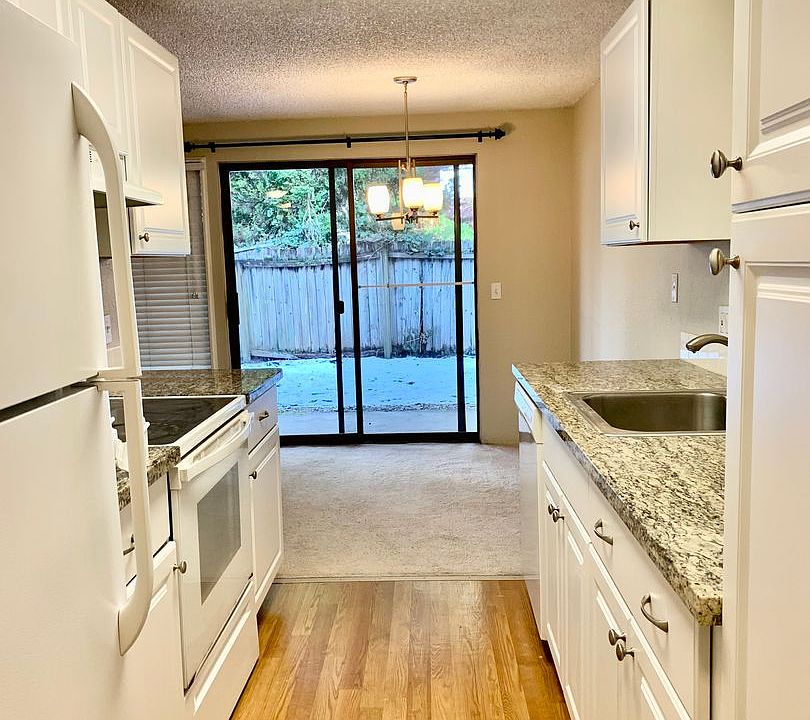 1st image of 12528 NE 117th Pl Unit E