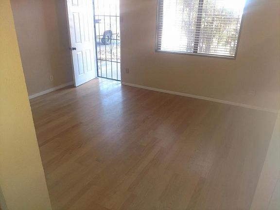 2nd image of 208 Mesilla St NE
