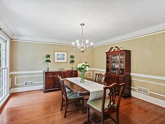 5th image of 2725 Satinwood Dr