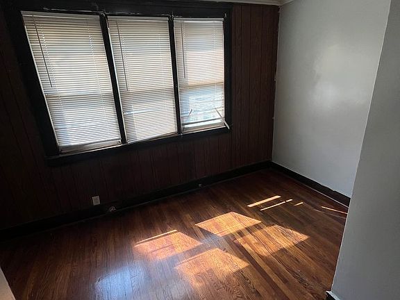 4th image of 10934 S Vernon Ave APT 2