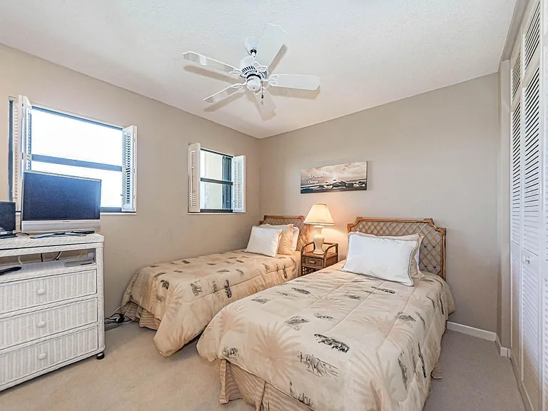 3939 Ocean Dr #408C — Photo 17